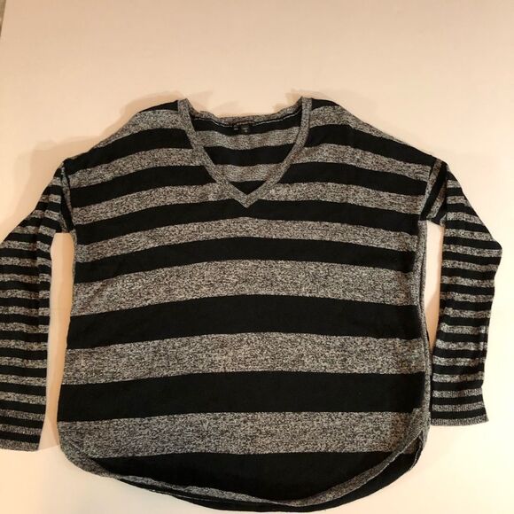 Express Long Sleeve Sweater - Picture 3 of 10